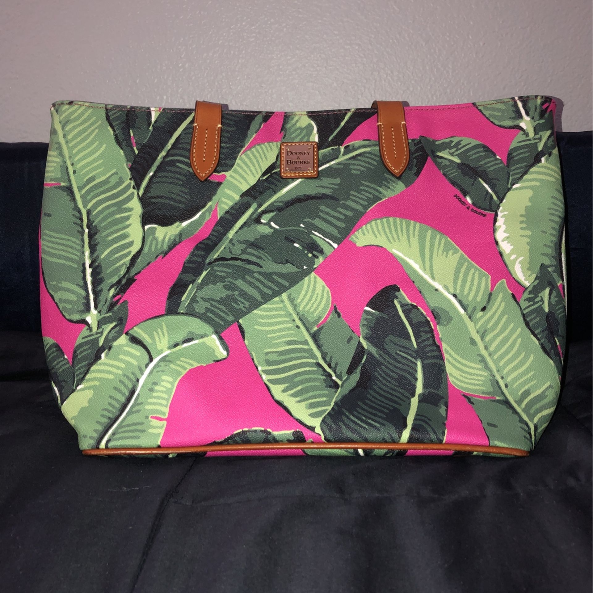 Dooney & Bourke Tote 