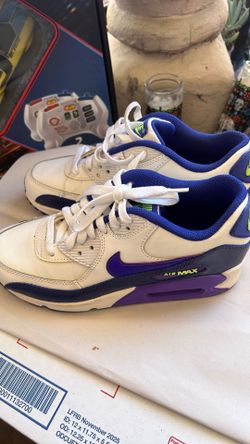 Nike size 5 new girls