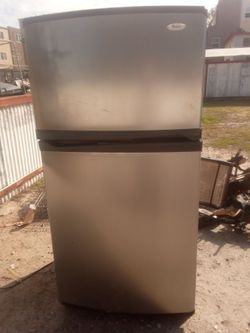 Whirlpool Top-Freezer Refrigerator