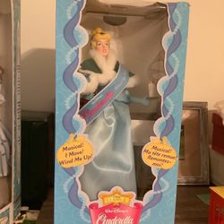 Musical Cinderella 15” Tall Moves To The Music Telco Disney Classic New In Box