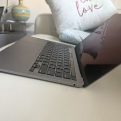 MACBOOK PRO M1