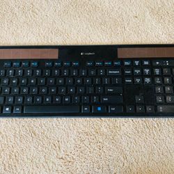 Logitech K750 Keyboard 