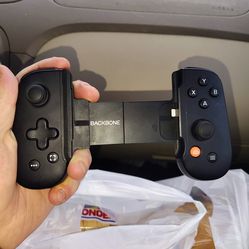 Backbone portable adapter for iphone