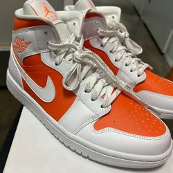 Woman’s Air Jordan 1 Mid SE
