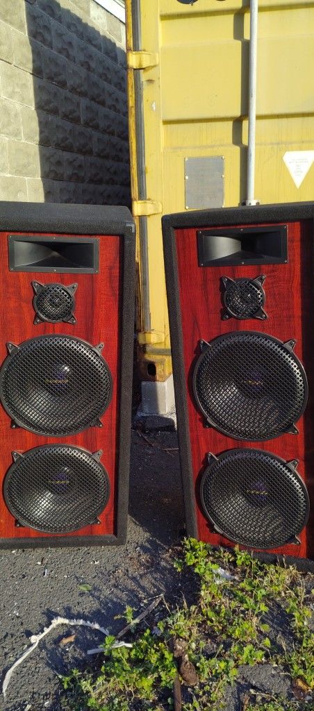 Two DJ Speakers Two 15" Each  Very Loud 