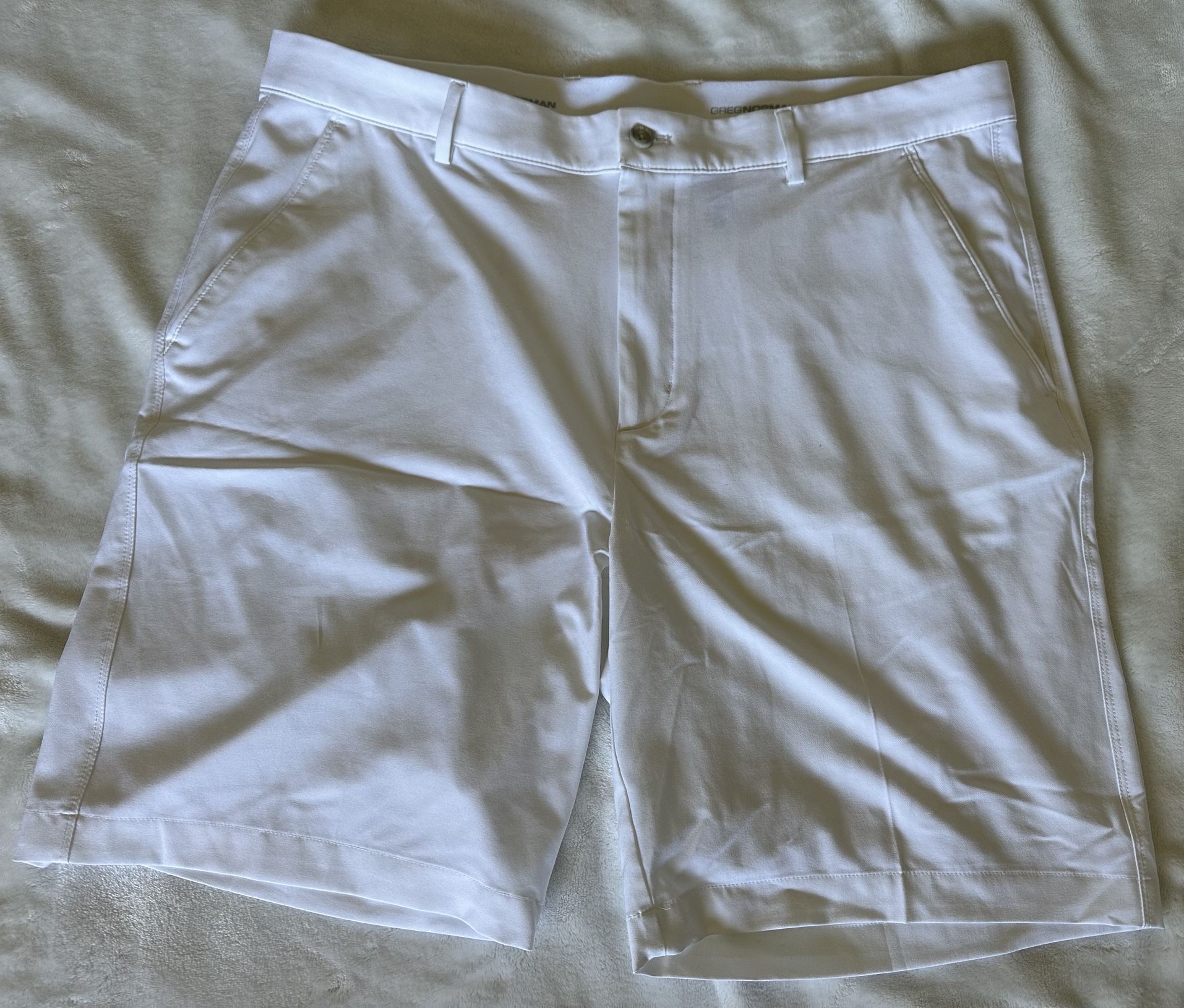 Men’s Greg Norman, White Golf Shorts Size 38