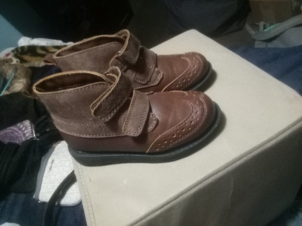 Carter's Brown Size 9