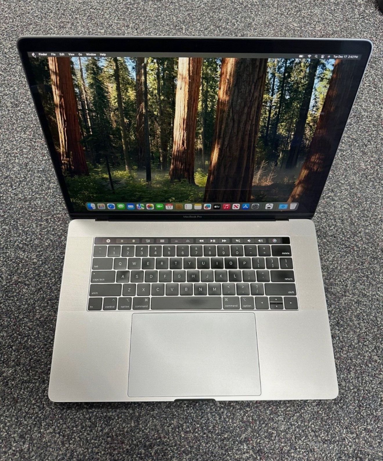 MacBook Pro 15” 2.3ghz i9 16gb Ram 500gb