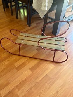 Sleigh/sled decor