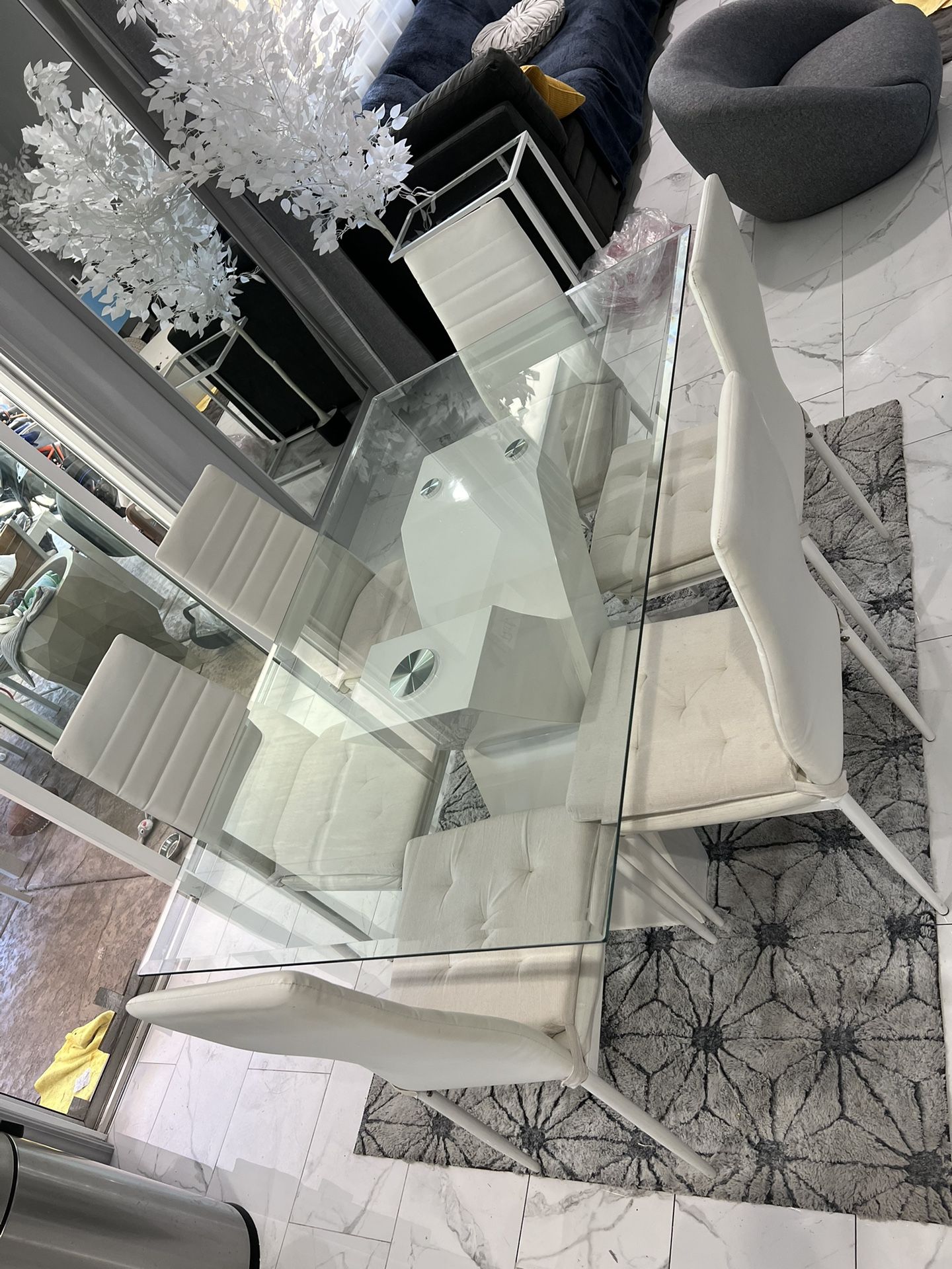 6 WHITE MODERN DINING CHAIR SET WITH CUSHIONS (GREAT CONDITION) CHAIR ONLY- $200