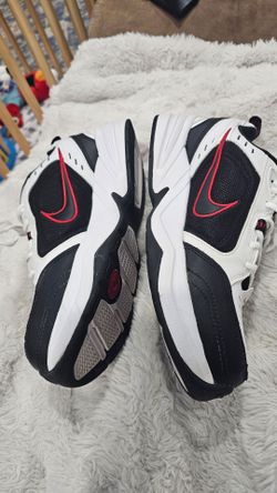NIKE AIR MONARCH  9.5 MEN SIZE