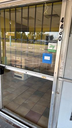 Prime retail store/office