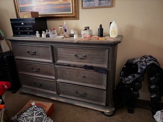 Bed dresser