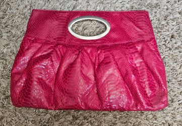 Express Faux Leather Purse Medium Clutch Burgundy Snake Skin bag snakeskin Y2K


Excellent condition,  lightly worn

Silver handle has some minor scuf