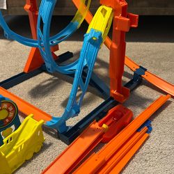 Hot Wheels Triple Loop