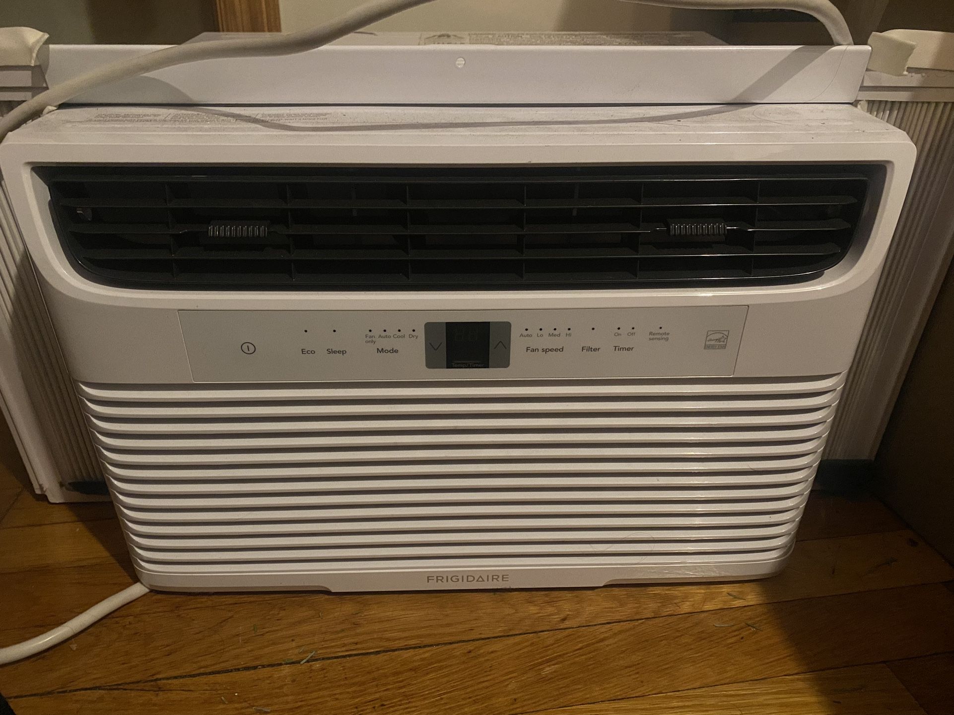 Frigidaire FFRE083WA1 Window-Mounted Room Air Conditioner, 8,000 BTU, White