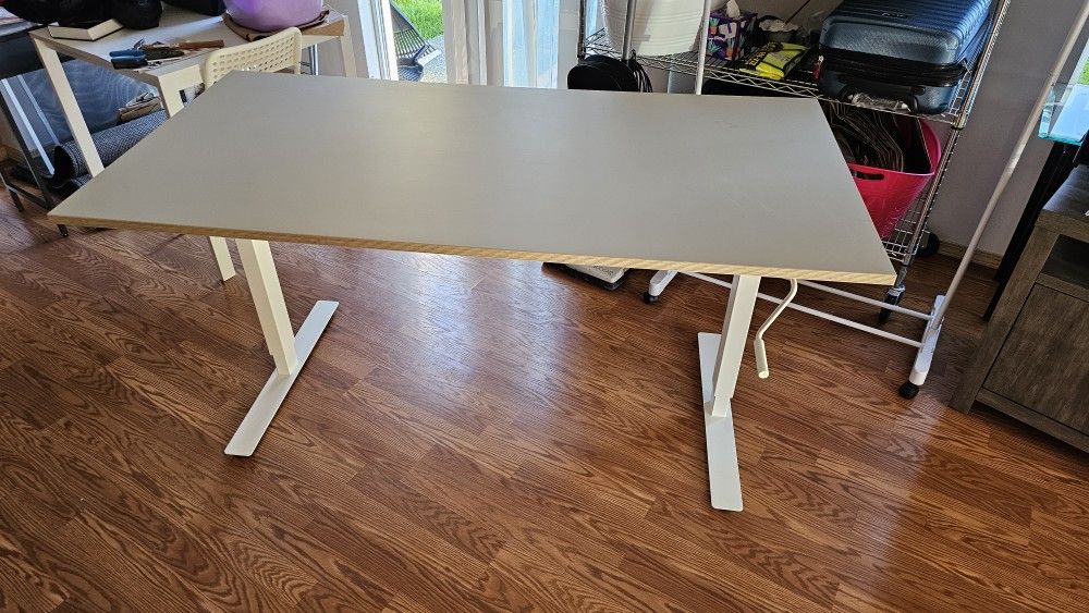 IKEA SKARSTA desk. sit / stand desk. 63x31 1/2 "
