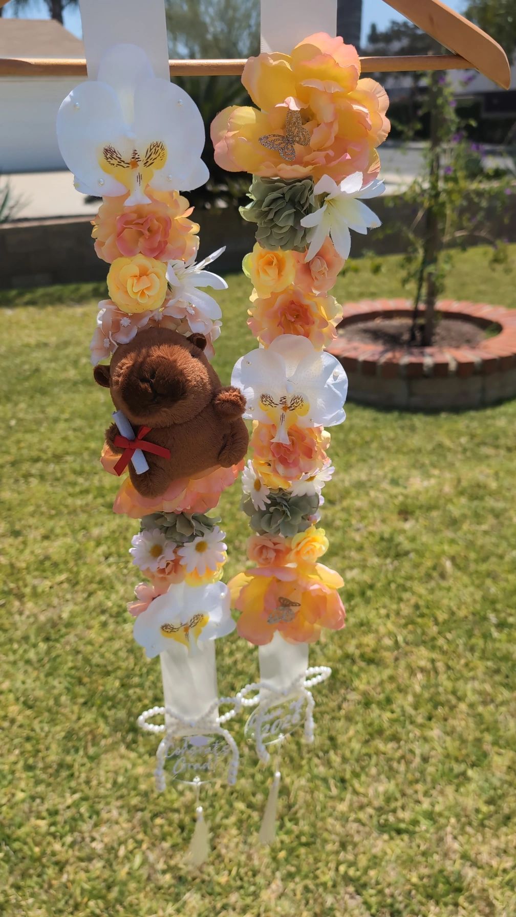 Floral Capybara Graduation Lei π»πΈπ¦β¨