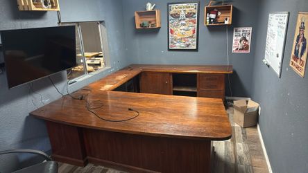 Large desk U Shaped. Solid Wood.