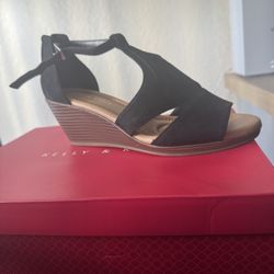 black wedges