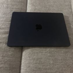 13.5 Inch MacBook Air 2022 -8gig