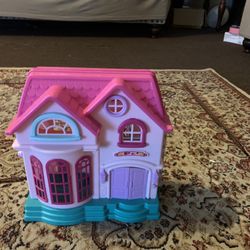 Small doll house