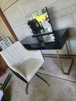 Vanity mirror lights chair