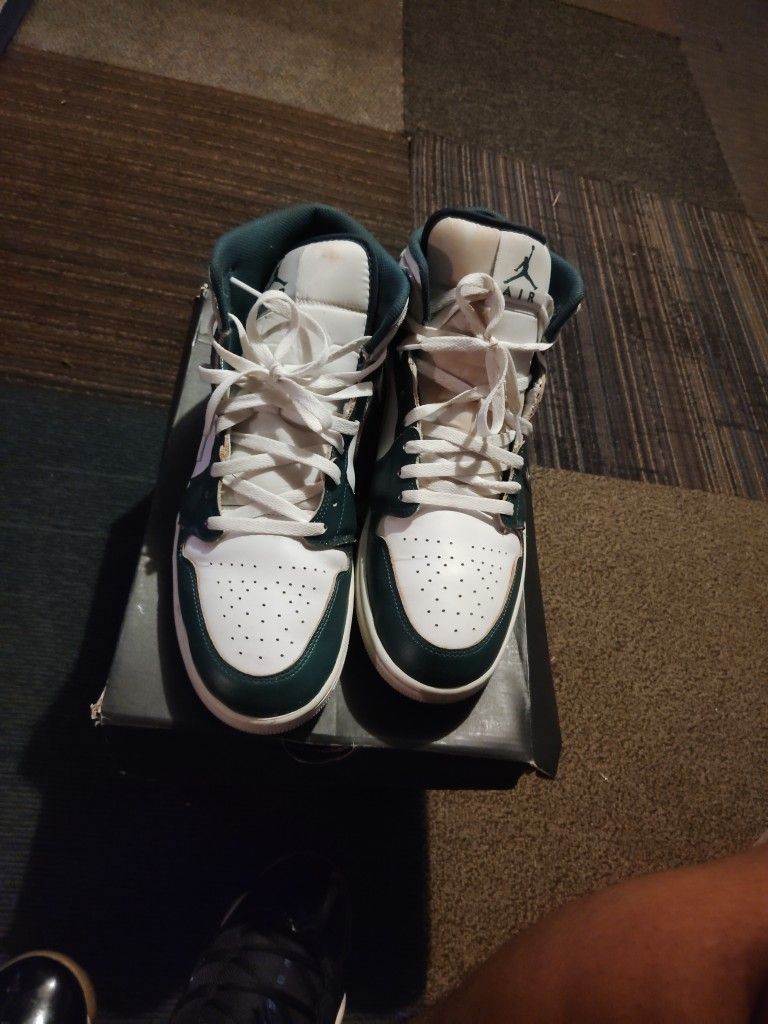 Men's 13 Green And White