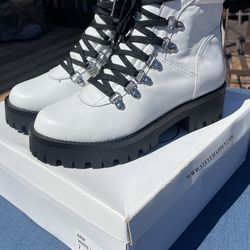 Women’s white boots
