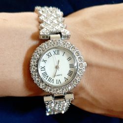 Silver Stainless Steel Strap Glamorous Rhinestone Decor Roman Numeral Scale Round Dial Quartz Watch