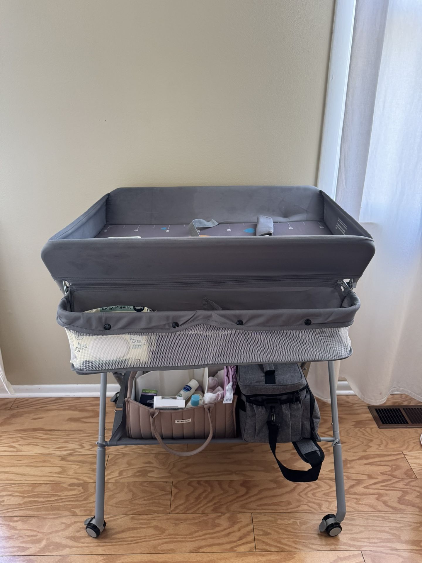 DIAPER CHANGING TABLE