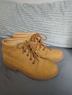 Boots size9