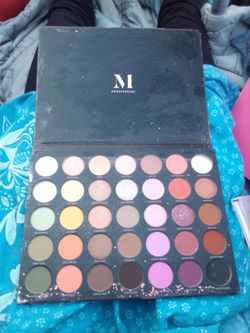Eyeshadow palette
