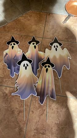 New set of 5 ghosts yard decorations