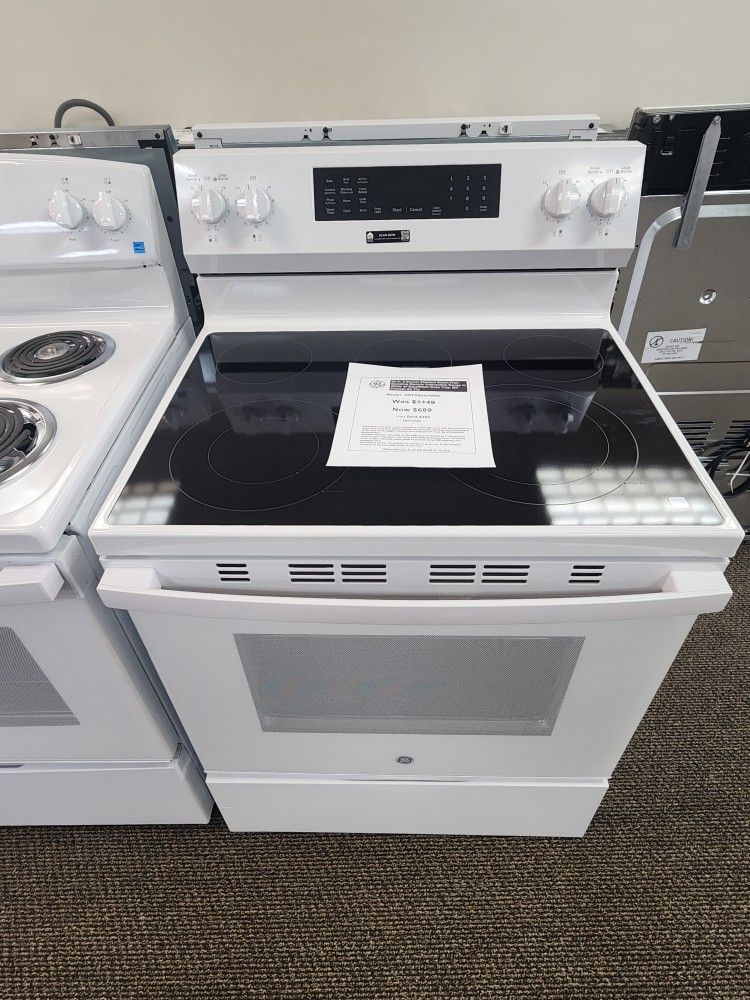 30 in. 5 Burner Element Smart Free- Standing Electric Convection Range in White w/ EasyWash Oven Tray, No- Preheat Air Fry