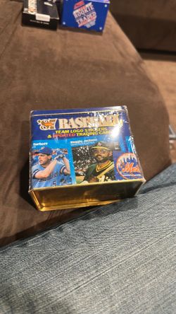 1987 Fleer Baseball Sealed Tin, Team Logo Stickers & Updated Trading Cards