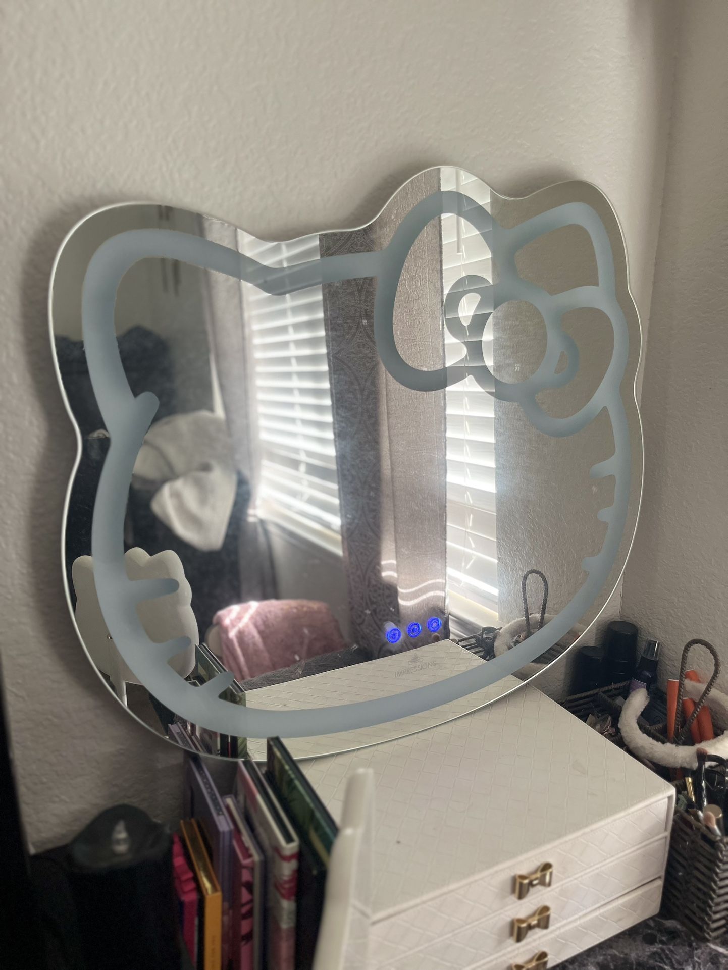 Impressions Hello Kitty Mirror