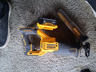 LIKE NEW DEWALT 20V RECIPROCATING SAW (SAWZALL)