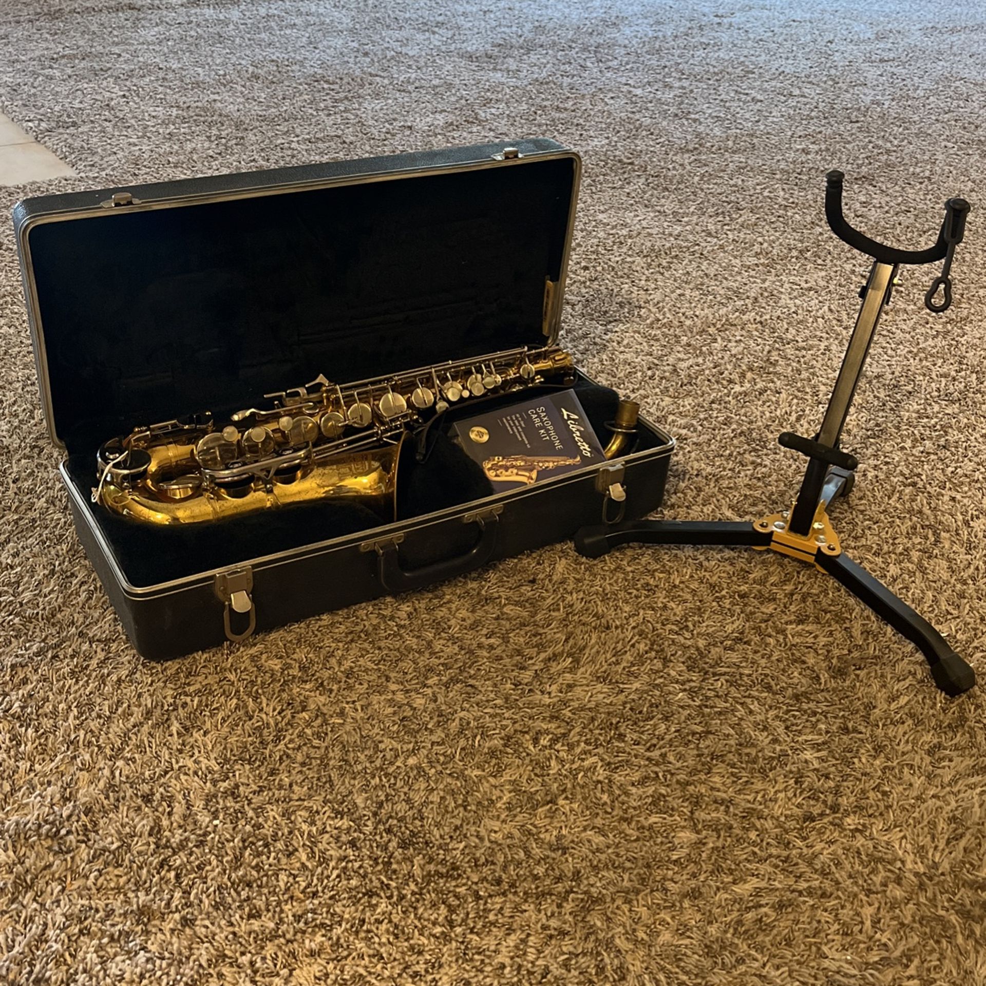 Saxophone With Stand ESTATE SALE NEED GONE TODAY