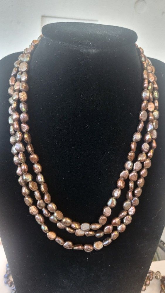 Chocolate F.W. Pearls Necklace Set