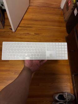 Apple Keyboard Lightning