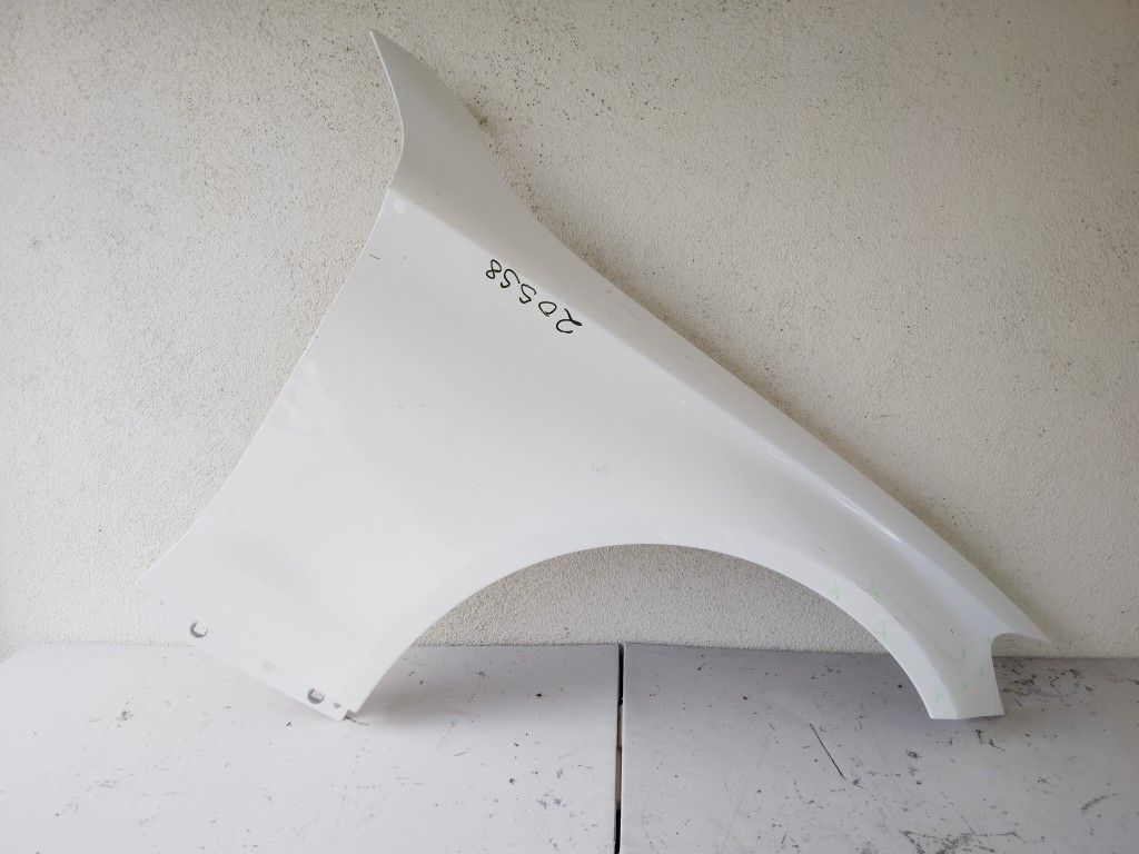 2015 2016 2017 2018 2019 2020 2021 2022 2023 MERCEDES C CLASS C300 RIGHT FENDER