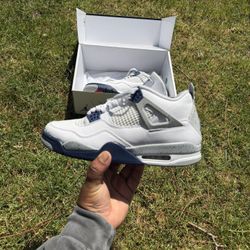 Jordan 4 Midnight Navy’s 