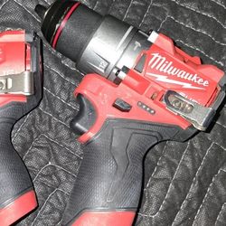Milwaukee M12  FUEL  HAMMER DRILL