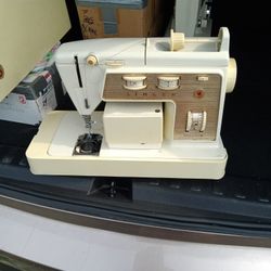Singer Sewing Machine Touch And Sew 750