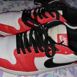 NIKE Air Jordan 1 Low OG
Chicago Size 9.5