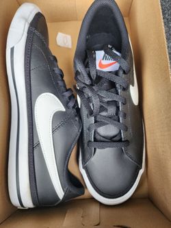 Nike Size 6 Y ,  BoIS  New