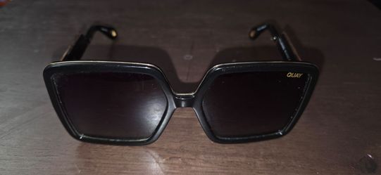 QUAY Australia Almost Ready Sunglasses w/ case