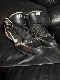 Kids size 6 football cleats $15