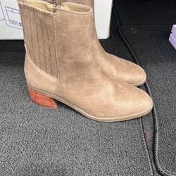 Leather Woman’s Boots 🥾 Size 8 1/2 Like New 